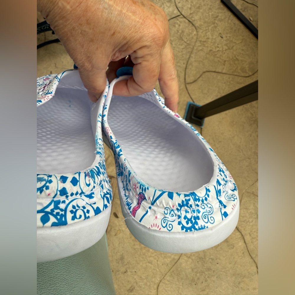 Women’s  Sport 8.5 Water/Beach/Every Day Shoes - Blue and Pink Pattern - Picture 4 of 13